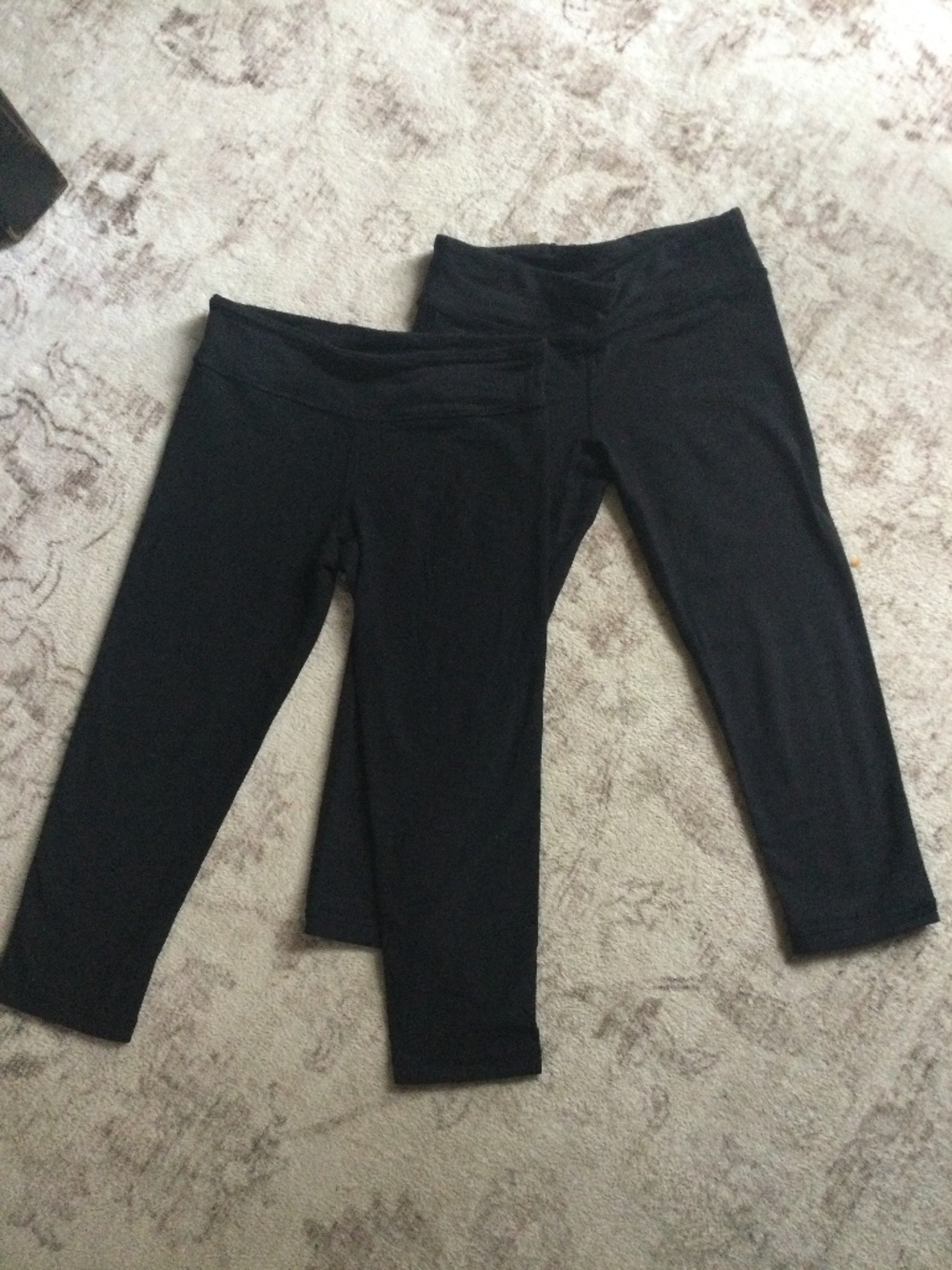 2pc Ivivva capris